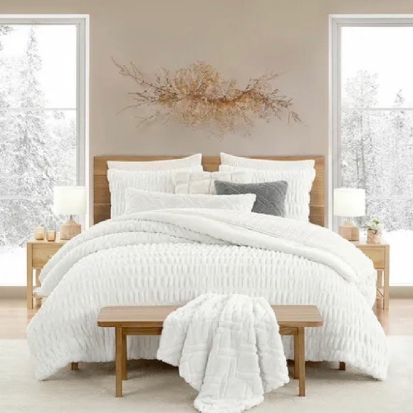Koolaburra Bedding Koolaburra Ugg White Queen Full Bedding